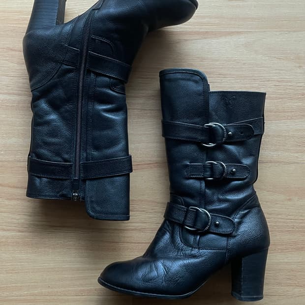 안나수이 나비 멀티버클 레더 부츠