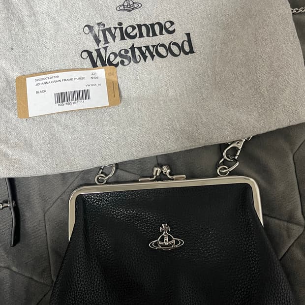 비비안웨스트우드 요한나 프레임 펄스 비건백