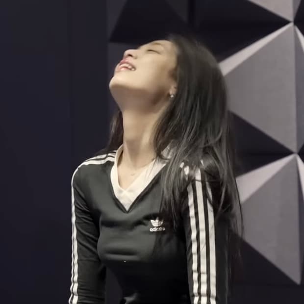 아디다스 브이넥 롱슬리브 s