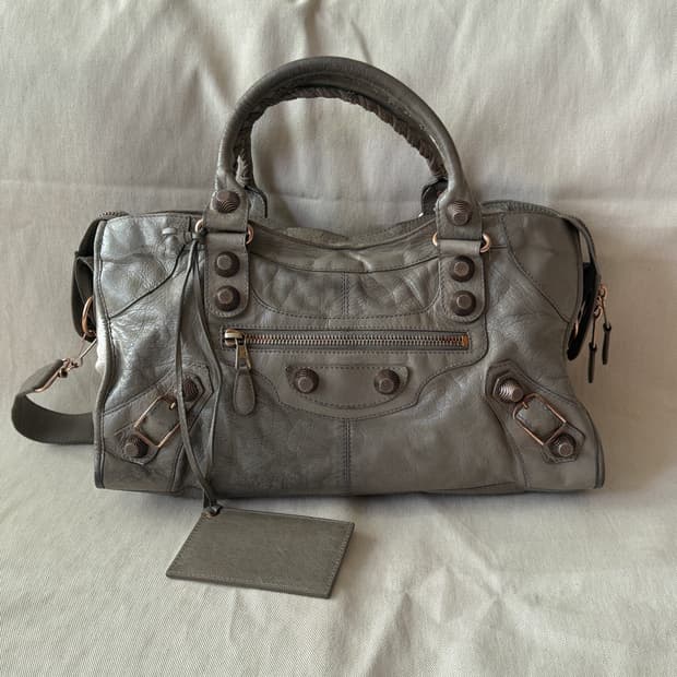 발렌시아가 르 시티 모터백 자이언트 파트타이머 올리브그레이