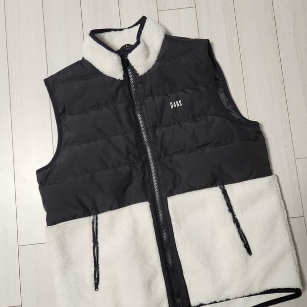 새상품급)닥스 골프 남성 블랙 구스다운 플리스 베스트 사이즈100(L)
