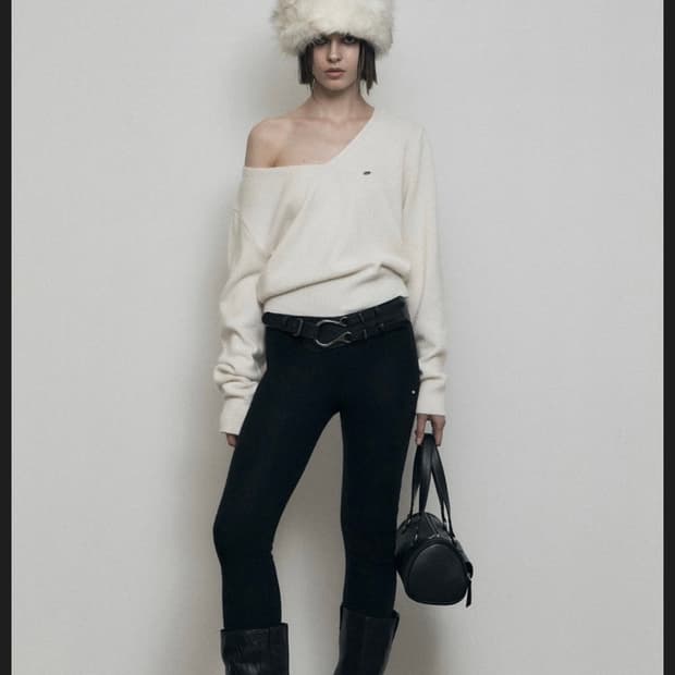 보헤미안서울 브이넥 울 니트