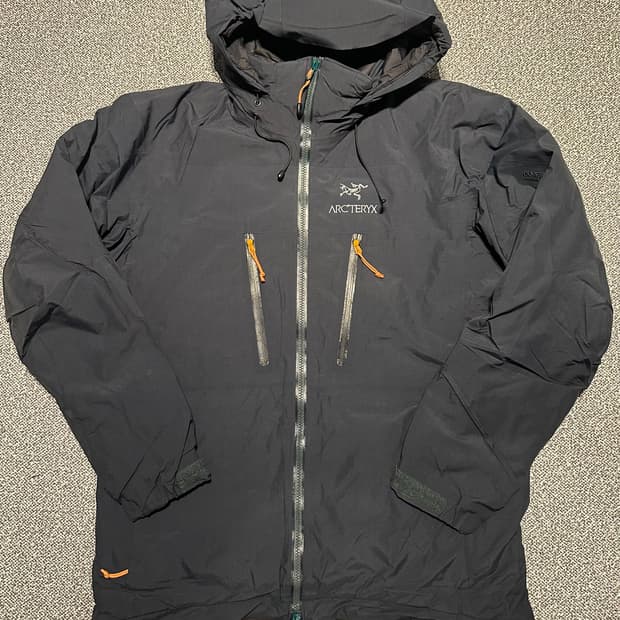 아크테릭스 알파 sv 패딩 m