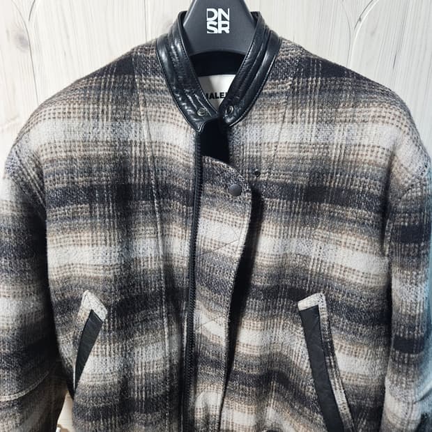 알렌느 레더 패치드 3d 핑거 홀 봄버 블루종 브라운 체크