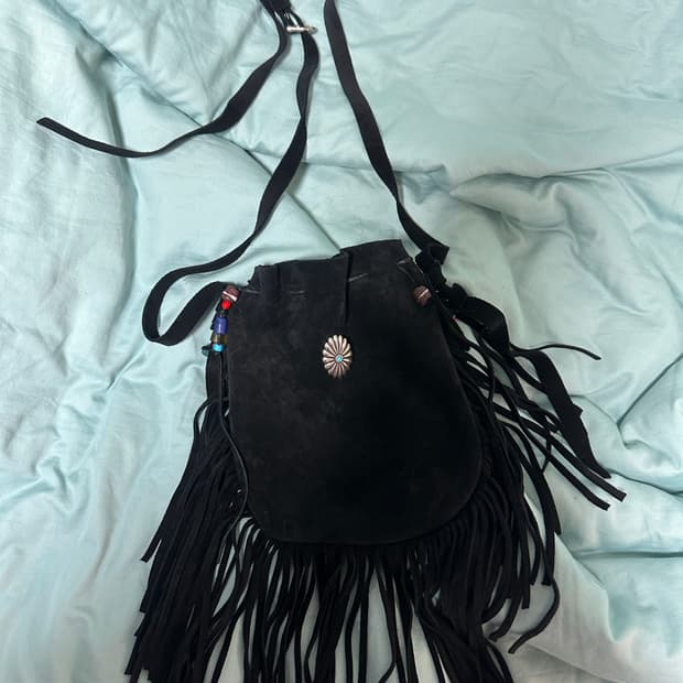 스웨이드 테슬 웨스턴 크로스백