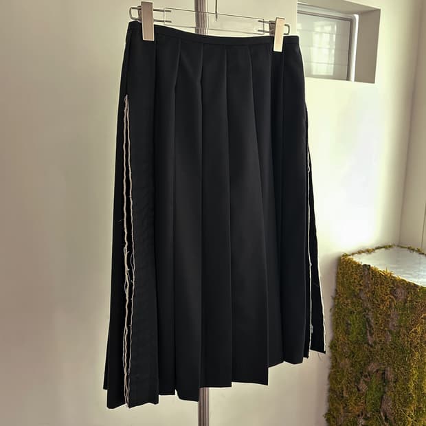 Slit Pleated Midi Skirt