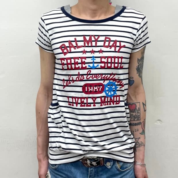 Stripe pocket gray shoulder T-shirt