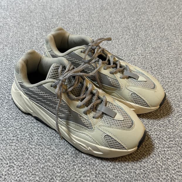 [정가 35만원] 아디다스 이지부스트 275