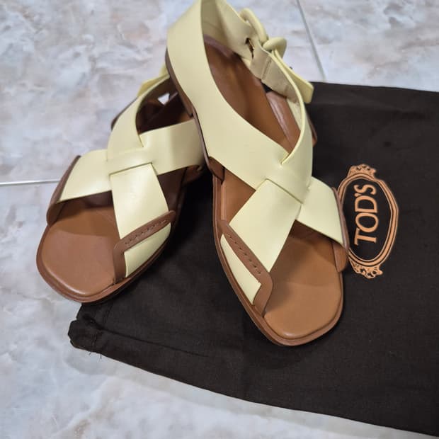 토즈 샌들 