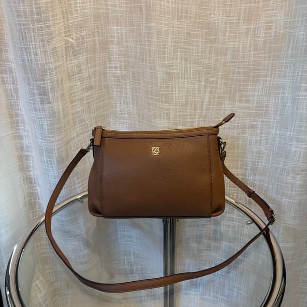 정품 루이까또즈 가죽 크로스백    