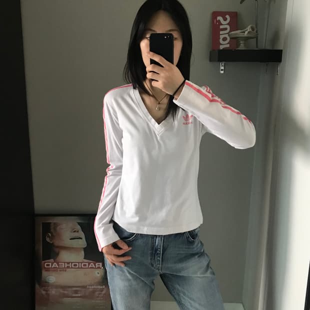아디다스 해외판 트레포일 사이드라인 브이넥 화이트 롱슬리브티