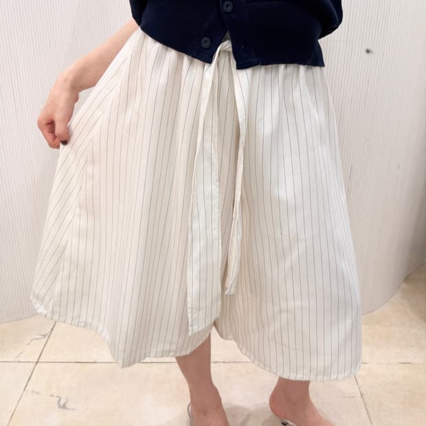 White stripe flare pants
