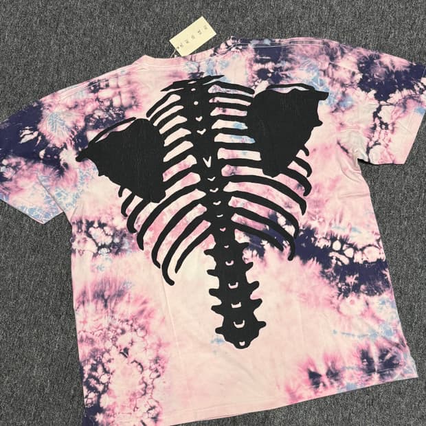 캐피탈 타이다이 본 반팔티