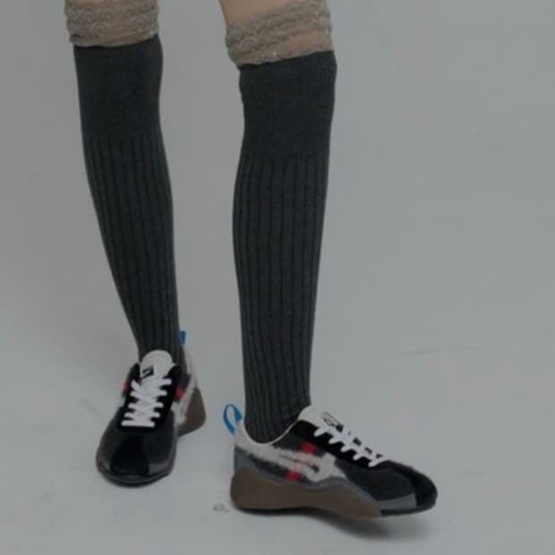 오니츠카타이거 털 스니커즈 235