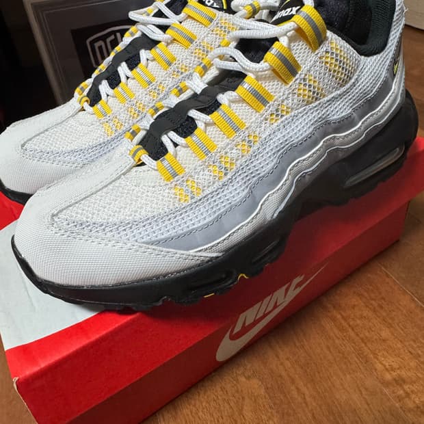 정품새제품 나이키 에어맥스95 에센셜 투어 옐로우 265mm