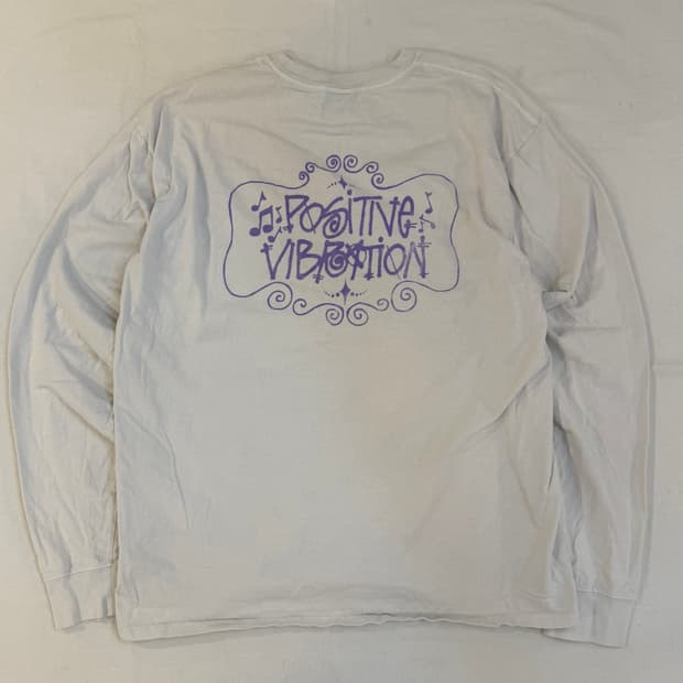 스투시 포지티브 바이브레이션 롱슬리브 티셔츠 화이트