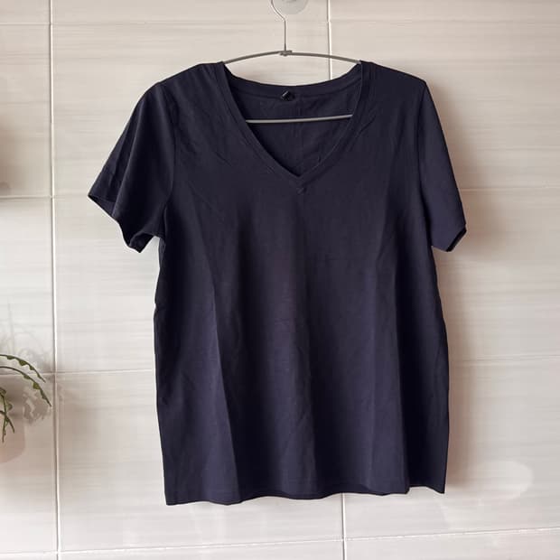 Uniqlo 유니클로 네이비 V넥 반팔티 m