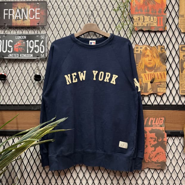 MLB X 양키스 맨투맨 전면 레터링 로고 포인트 네이비