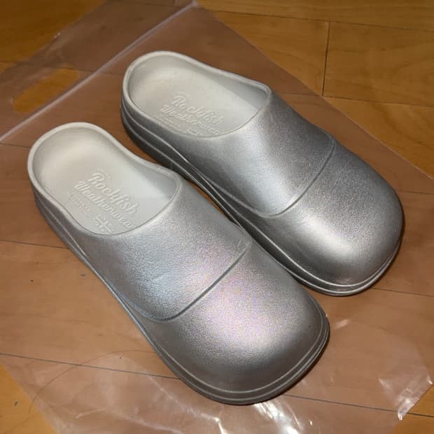 락피쉬웨더웨어 헤이든 글로시 클로그 슬리퍼 실버 240