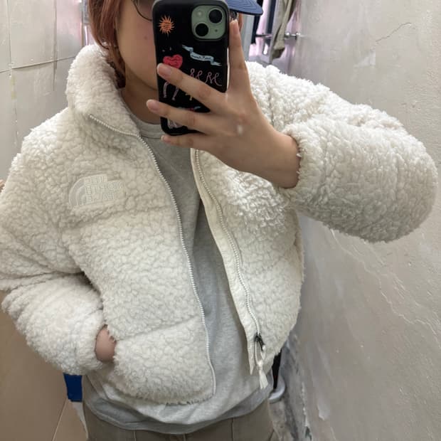 노스페이스 뽀글이 화이트 패딩