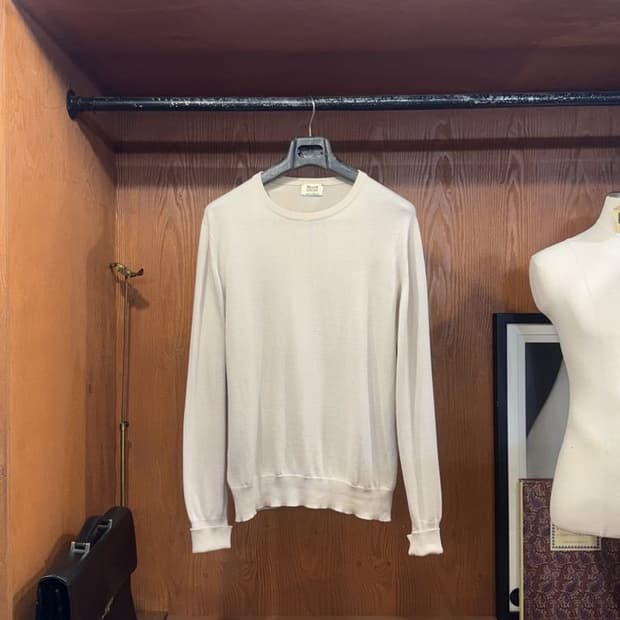 윌리엄로키 크루넥 니트