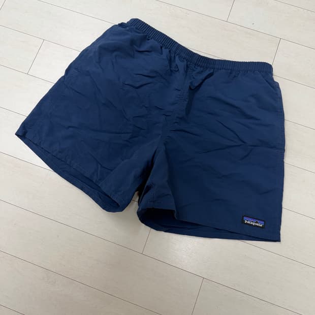 파타고니아 배기스 쇼츠 5 인치 M 사이즈  상태 9.9/10  사진 찍