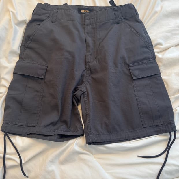 데우스 엑스 마키나 반바지 30 사이즈