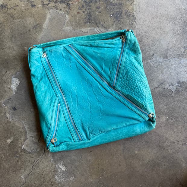 마크제이콥스 지퍼 디테일 빅 숄더백