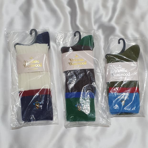 올리브 크림베이지 브라운 블루 네이비 그린 레드 비비안웨스트우드 양말 