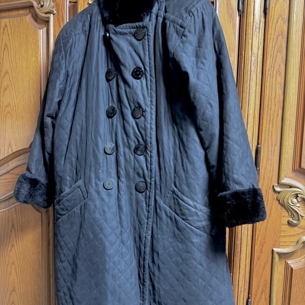 Yves Saint Laurent의 퀼팅 코트s-m