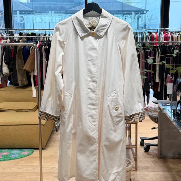 버버리 아이보리 클래식 트렌치 코트 