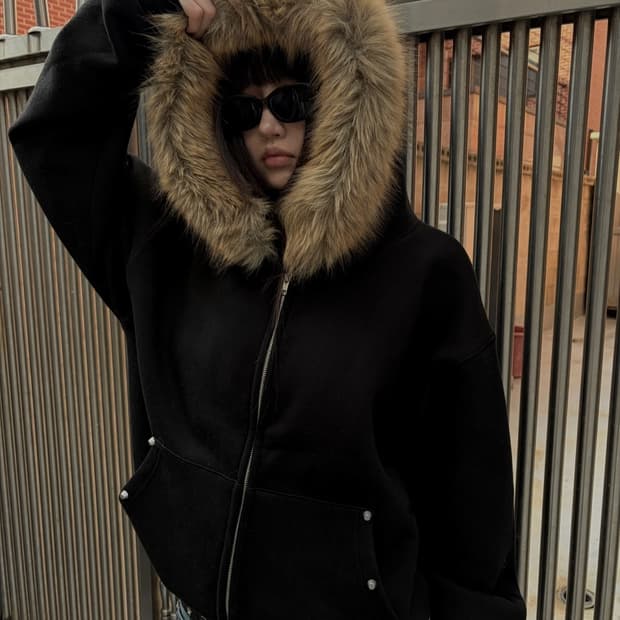 [unisex] 섀도우 스터드 라쿤퍼 후드집업