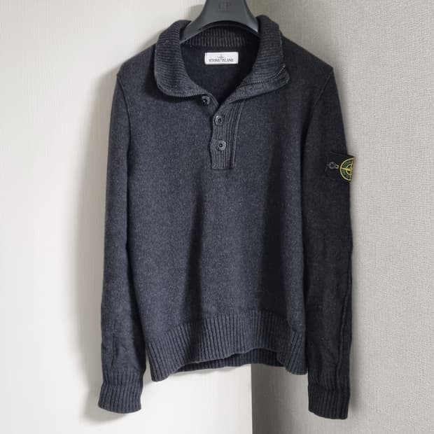 스톤아일랜드 반집업 니트