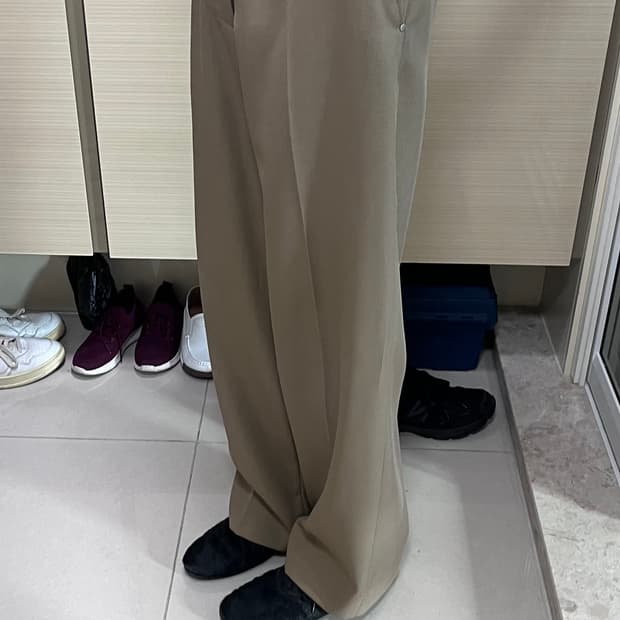 라벨아카이브 베이지 슬랙스