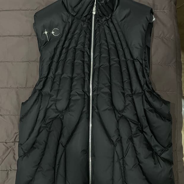 떠그클럽 케이브 구스 다운 조끼패딩 m (새상품/풀박)