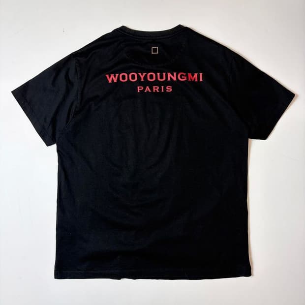 우영미 19FW 백로고 반팔 티셔츠 PN9552