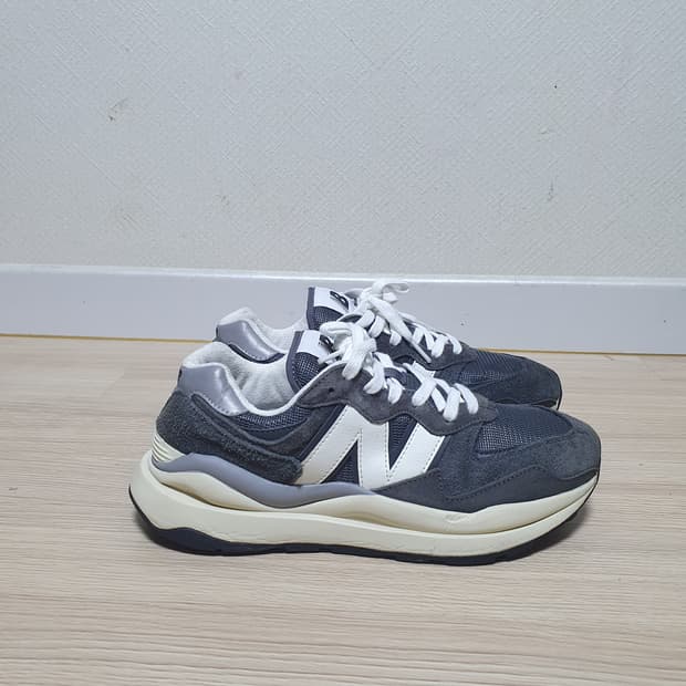 뉴발란스 57/40 스니커즈 그레이 260