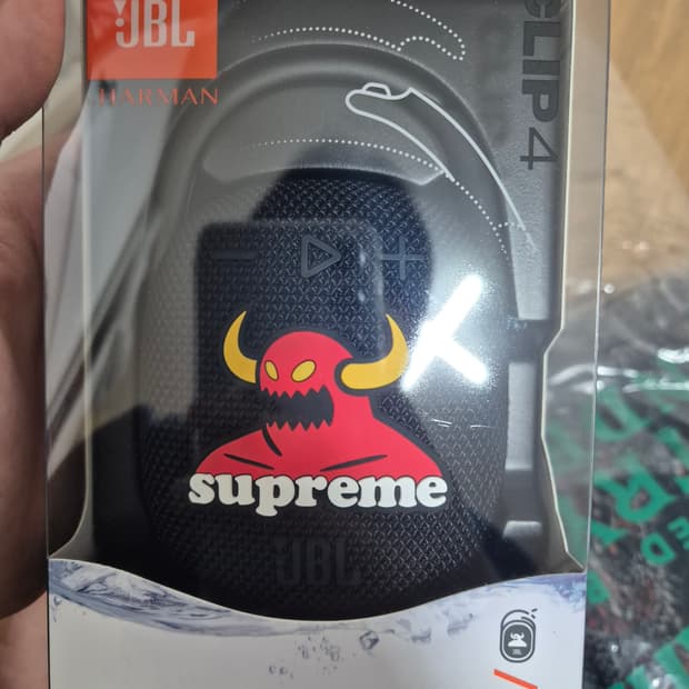 JBL Clip 4 슈프림 콜라보 블루투스 스피커 