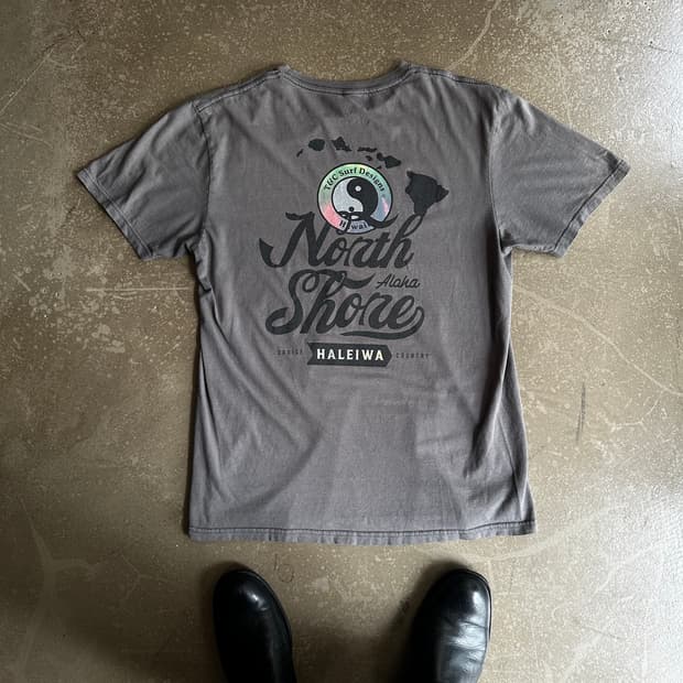 T&C SURF DESIGNS HAWAII GRAPHIC TEE