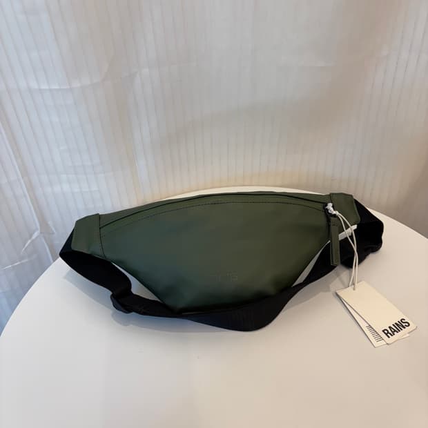 정품 Rains 레인스 힙색 크로스백    