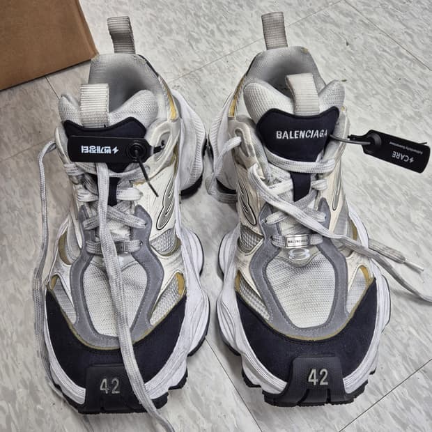 발렌시아가 카고스니커즈 42 밑창보강 박풀 백화점판