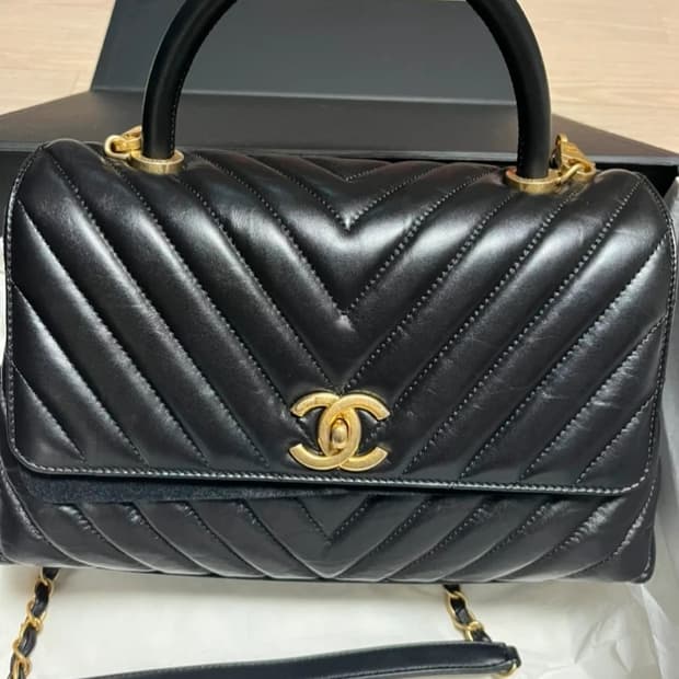 샤넬 코코 핸들 쉐브론 블랙 미듐