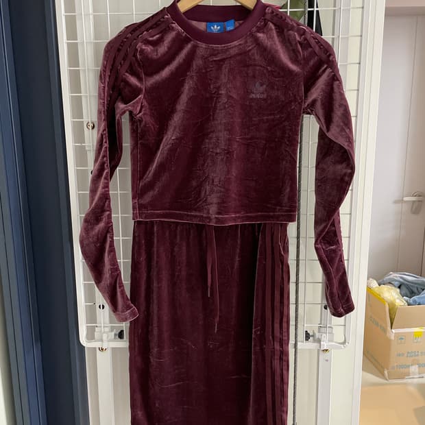 아디다스 벨벳 크롭티 스커트 투피스세트 85