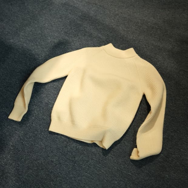 빔즈보이 아이보리 니트 스웨터