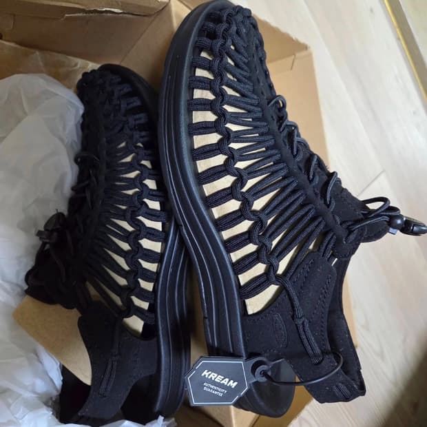 킨 유니크 샌들 블랙