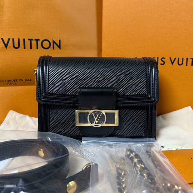 [새상품] 루이비통 에피 에삐 미니도핀 체인 숄더백 블랙 금장