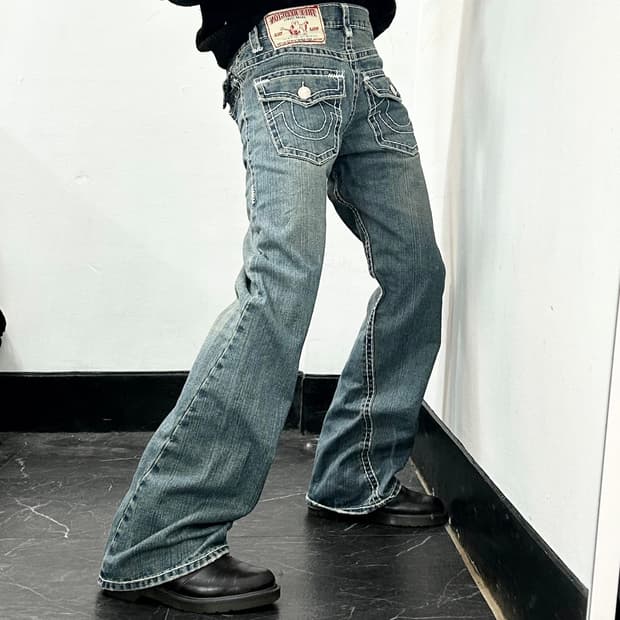 트루릴리전 월드투어 부츠컷 데님 팬츠