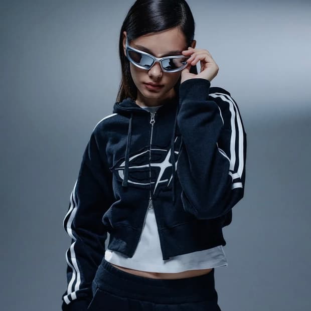 척 심볼 데미지 크롭 후드집업 (블랙)