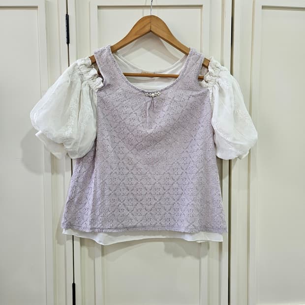 엑시즈팜 포에틱 오프숄더 레이스 블라우스