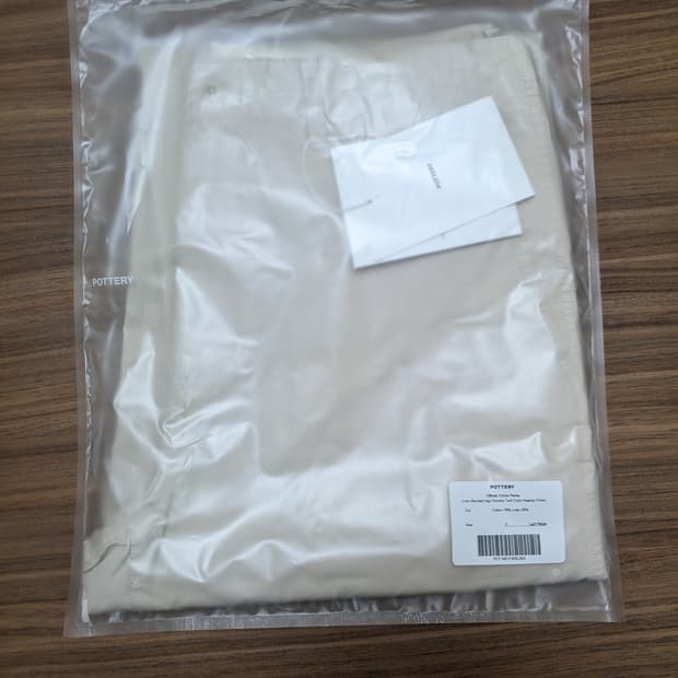 포터리 오피서 치노 라이트베이지 3사이즈 팝니다.